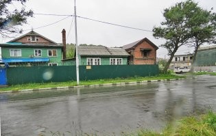 Собсно вот. Ну и видно здание банка, которое ремонтируют.