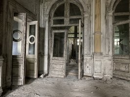 2) Заброшенный особняк в Стрельна