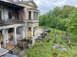 2) Заброшенный особняк в Стрельна