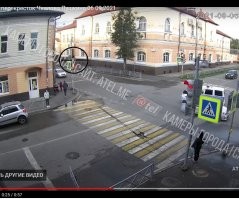 Проскакун летел на то свет, который все видят на картинке. В цетре круга. Сами моджете проверить. Если кому - то жёлтый свет разрешающий, то мои слова без толку .