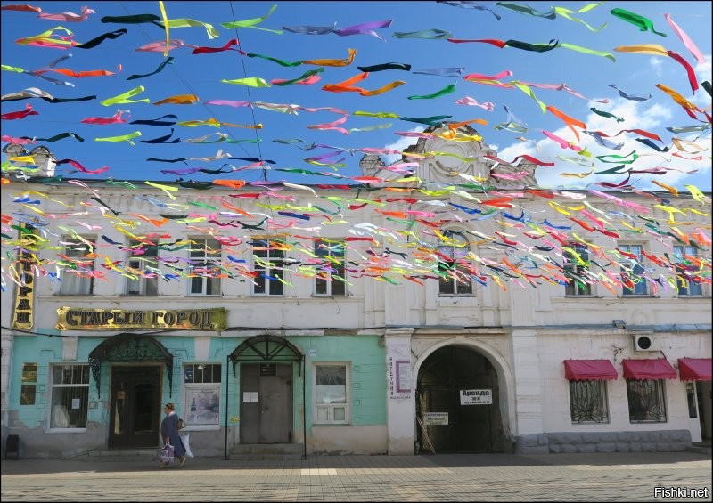 Год назад колесили по Черноземью, в т.ч. по Липецкой области. Правда, в сам Липецк не заезжали, зато посетили Елец. На фото - Змей Горыныч с Кудыкиной горы, Вознесенский собор в Ельце, елецкая кружевная фабрика, улочки Ельца, Воргольские скалы и заброшенная мельница в усадьбе Талдыкина на р. Воргол. Путешествие очень понравилось, кстати!