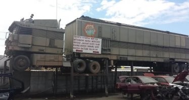 Редкий автодом Camelot Cruiser 1974 года с гаражом для двух снегоходов