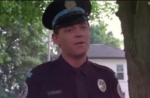 Полчаса его уговаривали, пффф.