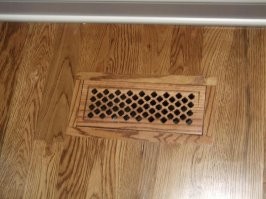 У нас квартиры сертифицированы под использование водорода, вытяжка находится сверху. Пропан тяжёлый газ и вытяжка должна быть внизу.