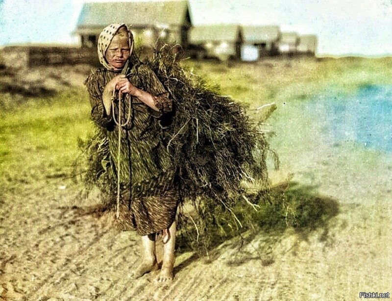 Да пожалуйста, сколько угодно.
Крестьянке на последней фотографии 36 лет.