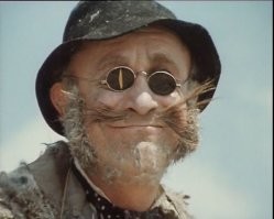 На дурака не нужен нож, Ему с три короба наврешь -
И делай с ним, что хошь!