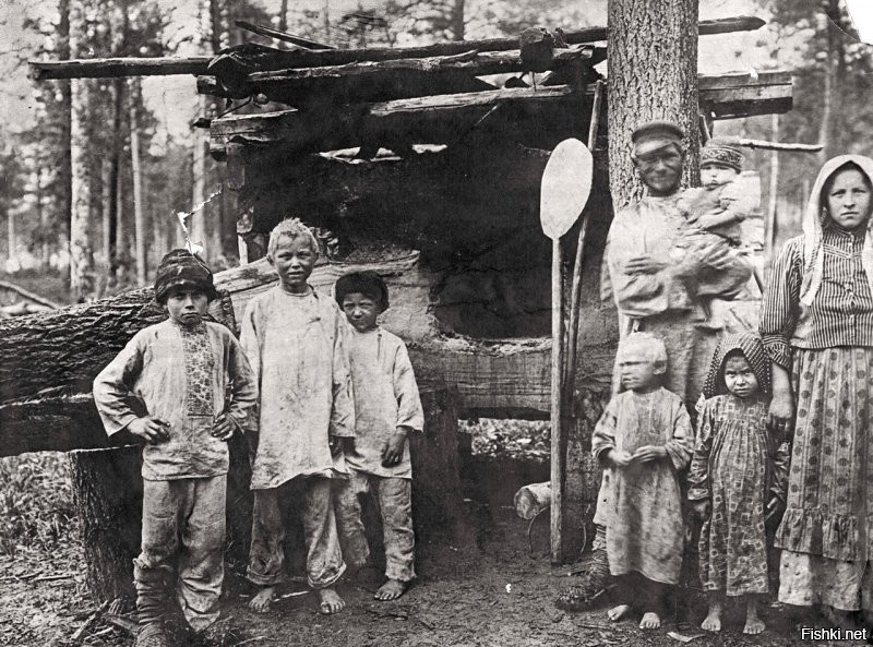 только в городах людей жило не так уж много а большинство было крестьянами а у рабочих были свои рабочие кварталы.