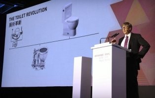 Билл Гейтс представил работающий без воды туалет