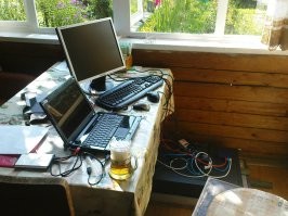 Как тебе такое, Айлон Маск? :)
Дача. Слегка утрированно, но правда. Съём инфы с серваков, не попавших под "маски шоу". 
Всякое бывает :)