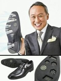 Кондиционер прям активный, с мотором? Или просто дырочки для вентиляции? Если второе то у меня такие же кроссы на лето есть, в жаркую сухую погоду кайф, а в малейший дождь или лужи - мгновенно промокают.