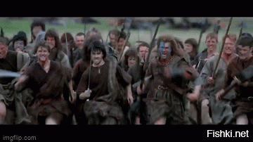 Веселее всего наблюдать как стадо (баранов?) стоит на пешеходном переходе на светофоре. Как только загорается зелёный два стада стартуют навстречу друг-другу и в середине начинается ЭТО. С возмущением в глазах "куда он прёт" народ начинает просачиваться и протискиваться. 
А казалось бы чего проще - держись правой стороны и всего делов.