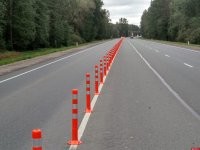 Да ладно. Когда ездюков что-то ограничивало? Перед Псковом в прошлом году натыкали такой хрени



так чуть ли не в тот же день водятлы проредили. Едешь и смотришь - ага, здесь сбили, а здесь уже по новому воткнули.

А вменяемый водитель ведёт себя вменяемо и в переулке, и на скоростной трассе.

Тот же хруст - полтинник, ну хрен с ним народные "плюс десять" - и был бы жив.