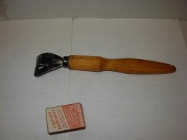 Чапельник немного по другому выглядит.
Это, что на фото - ни одну нормальную сковородку не удержит ...