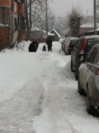 Нет нет. Это город. Бараки через дорогу стоят. Сзади пятиэтажного дома, я фронт работы скинул в пояснение, почему на моё место никто не ставит. В зиму 20-21 снега было ооочень много и этот выезд был единственным рабочим целую неделю. Фото в другую сторону.