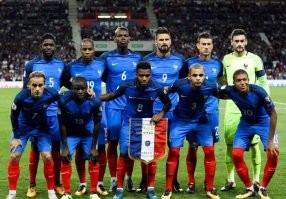 14. Ни одного загорелого. Все истинные арийцы.
А вот сборная Франции сейчас. Почуствуйте разницу.