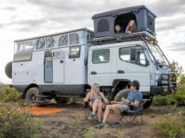 Но по запросу "EarthCruiser" Гугл выдает довольно убогие кемперы, самый крутой из которых ну никак не тянет на звание "самый шикарный кемпер в караване" (см. картинки с Виннебаго, выложенные Маугли).