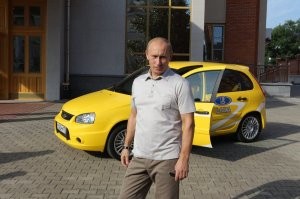 Цвет скафандра специально подбирали чтоль...