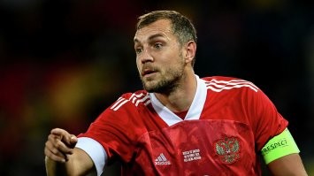 Богини декольте из Instagram и их две большие проблемы