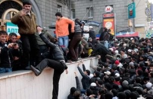 Это что, люди?