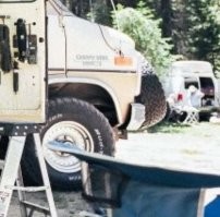 Вот не понимаю я АТ резину. 
На асфальте похуже, чем шоссейка, в грязи - не лучше. 
Больше похоже на происки маркетологов. 
Тип "везде едет". 

Уж лучше МТ взять. 
Ну или ХТ, если совсем "в грязь".