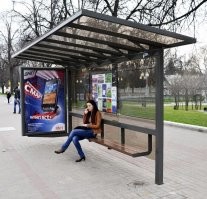 Нет, это именно Астоновка!
Без крыши, в лужах, грязнаые скамейки.
.
Остановка выглядит вот так.