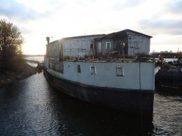 Броненосец "Стрелец" 1869 год, перестроенный в плавмастерскую. Год где то 2019.