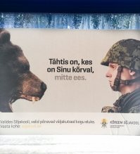 Или эстонцев( на плакате это выражение)))