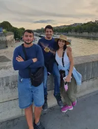 Это не пчела