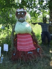 Гигантские соломенные скульптуры на японском фестивале искусств