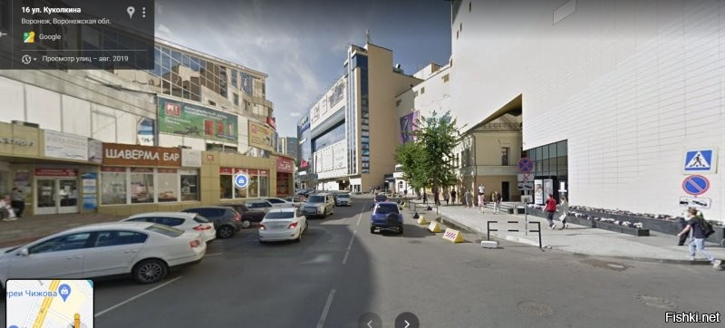 Это у нас в Воронеже господин Чижов (представляет Воронеж в госдуме) снёс старинный особняк - памятник архитектуры и построил свой торгово-развлекательный центр. Потом умудрился пристроить такой новодел к своему небоскрёбу.