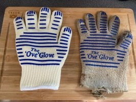 Семь лет? Она на гвоздике висела чтоль? Обычно таких перчаток и на неделю не хватает.