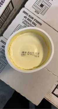 Попахивает фотошопом. Тут маркировка нанесена матричным принтером-маркиратором, как иголки могут оставить отпечаток на жидком продукте?