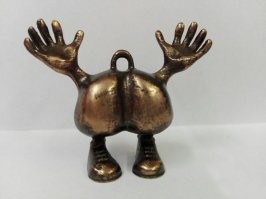 На последней - следствие установки телефона с правой стороны. Звонок - берётся трубка, "щас посмотрю", трубка перекладывается в левую руку, правой берётся мышка... Как следствие - каждый звонок, один оборот трубки.