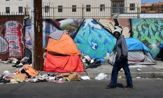 Жопа конечно,  что бараки  что свалка  возле них