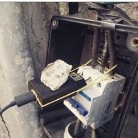 А как это вообще работает? Так то здесь 380В-зарядник на двух фазах получается.