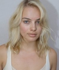 В душе ниибу кто такая Марго Робби, но тётка зело симпатишная, а в раскраске-то пади ваще огонь!