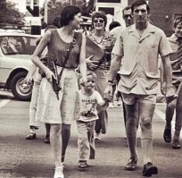 Скрипаля ведут в школу