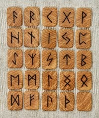 пфф да там руны закодированные , не смогли прочесть вот)))