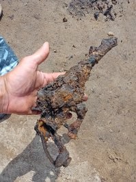 Из-за Индианы Джонса в итоге стал археологом. Только в археологии к сожалению не пользуются пистолетами и кнутом.
Разве что найденные