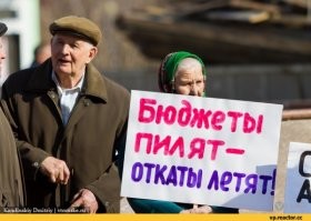 Хуле, МВД денег выделило на социальный ролик о мошенниках, их тут же распихали по карманам причастные люди. А отчитаться надо и показать результат  - дёрнули какого-нить курсанта, кто минимально умеет в монтаж на компе, из КПЗ двух шлюх  выпустили с условием отпустить, если они снимутся в ролике и карету арендовали на 5 минут. Тяп-ляп и готово, деньги освоены.