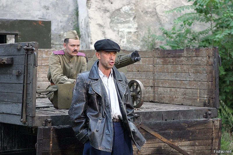Один раз подогнать грузовичок, откинуть борт и из максима всех положить.. ну да.. не демократично - зато дешево, надежно и практично.