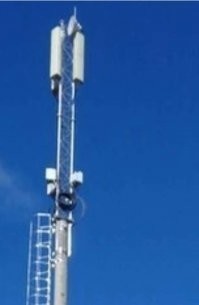 Просто недостроенная "сота". 
ОПСОС арендовал кусок земли у частника для установки БС. 

Соседям бы порадоваться, что связь норманая будет в деревне, но нет...