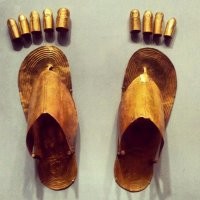 Все новое - хорошо забытое старое. Идея золотых пальцев на ногах посещала еще египетских фараонов