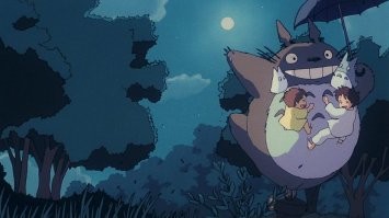 Действие мультфильма "Мой сосед Тоторо" Хаяо Миядзаки разворачивается с 21 по 30 августа 1958 года. На это указывают календари, которые несколько раз появляются в кадре. Так вот: расположение Луны и звёзд на небе в ночных сценах точно соответствует этим датам. 24 августа -- фаза 61%, 30 -- полнолуние. Пожалуй, это самая фантастическая "пасхалка" какую только можно себе представить!