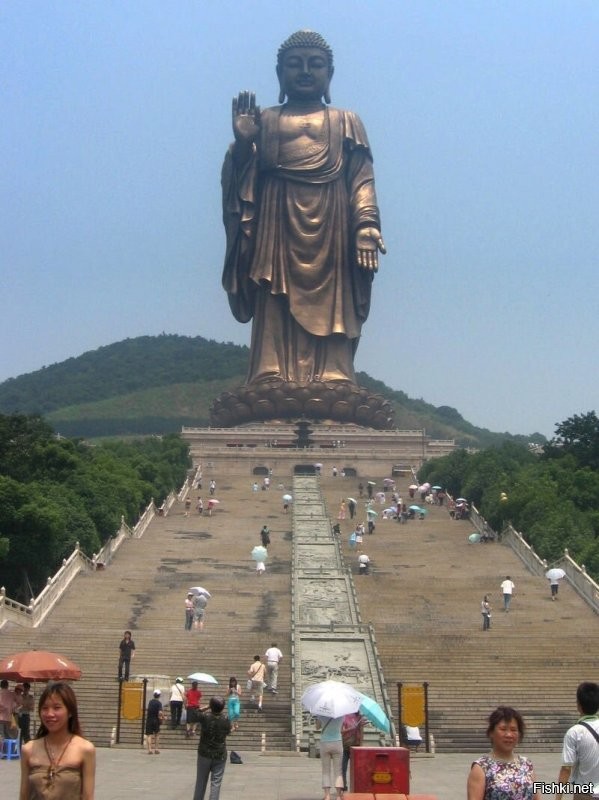 "Китайцы построили самый большой телескоп, а ведь могли построить церковь".

Статуя Будды в Уси   бронзовая статуя Будды высотой 88 метров на холме Линшань, около города Уси (провинция Цзянсу, Китай). Считается крупнейшей бронзовой статуей в мире.

Живи теперь с этим.