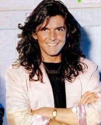 Длинные волосы, короткие волосы.. Олды пережили эти «муки выбора» ещё в 80-е. С тех пор я абсолютно спокойно отношусь и к старику с волосами до пояса, и к молодому парню с хвостиком. Суть не в этом