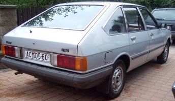 АЗЛК в то время очень плотно сотрудничал с французами, покупал у них движки и естественно, подсматривал идеи дизайна (2141 слизан с Симки)