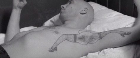 Интересные татуировки, которые изменяются, когда люди сгибают свое тело