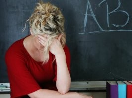 "Его раздражало, что съемочная группа "обхаживает" Надежду и в отличие от нее, которая несмотря на такое его поведение, прекрасно справилась с ролью, несколько раз "заваливал" общие сцены."