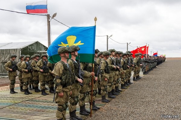 "Зверства оккупантов в Крыму"



В Крыму начались учения десантных войск



Масштабные учения Воздушно-десантных войск начались в Крыму, к ним привлечены подразделения из состава Новороссийского гвардейского десантно-штурмового горного соединения ВДВ.

"Всего в полковом тактическом учении будет задействовано до 2 тысяч военнослужащих и более 100 единиц боевой и специальной техники Воздушно-десантных войск", - говорится в сообщении.

Десантники отработают организацию маневренной обороны днем и ночью.

В ходе учений военнослужащие отработают организацию обороны в дневное и ночное время, а также наступление при поддержке танков Т-72Б3, самоходно-артиллерийских орудий 2С9 «Нона-С» и 122-мм гаубиц Д-30.



В Киеве не сомневаются, что готовится агрессия против Украины. Когда начнется высадка десанта и где, вот какой вопрос в Киеве....